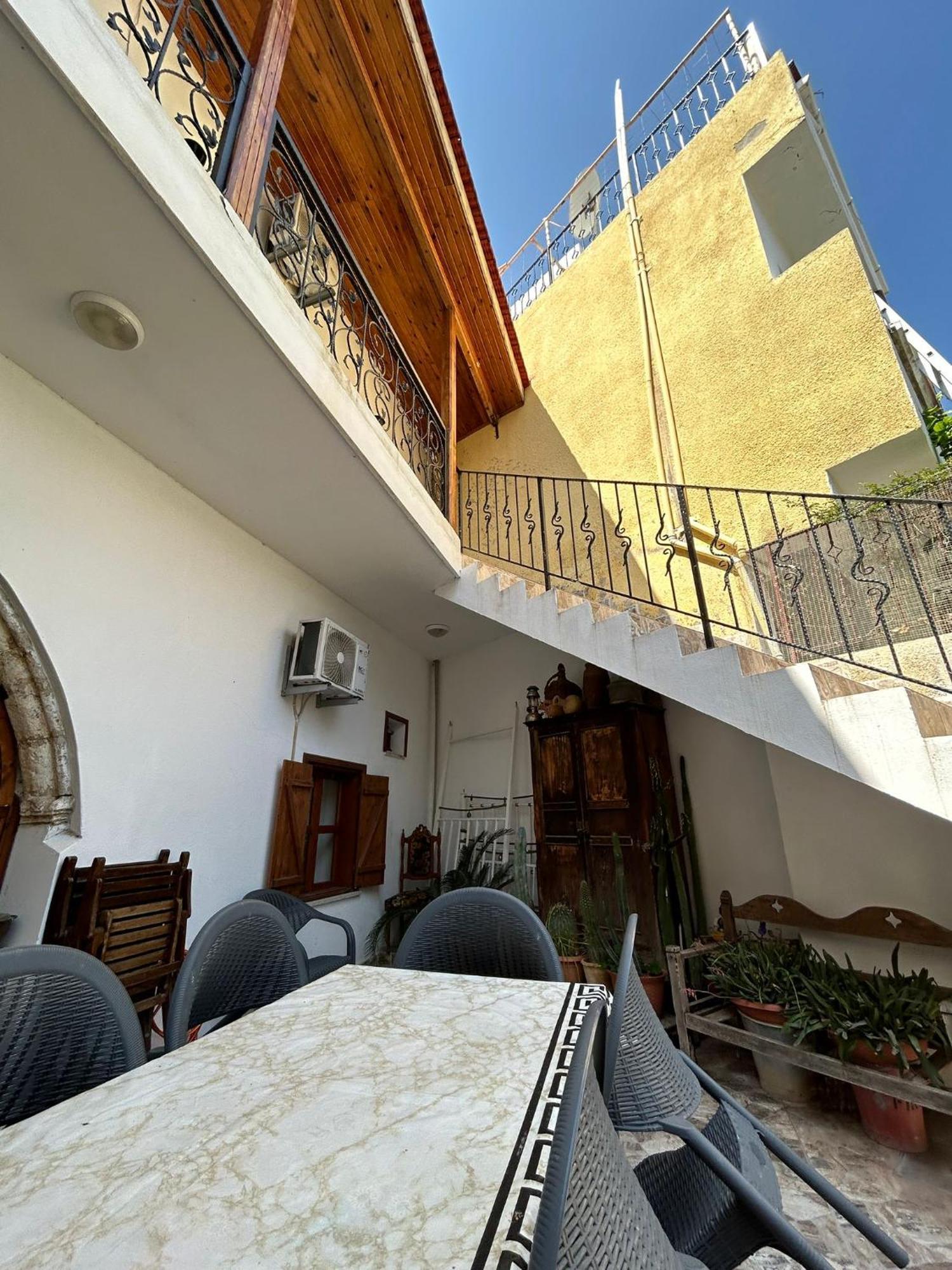 Magic Moon Guest House Famagusta  Buitenkant foto