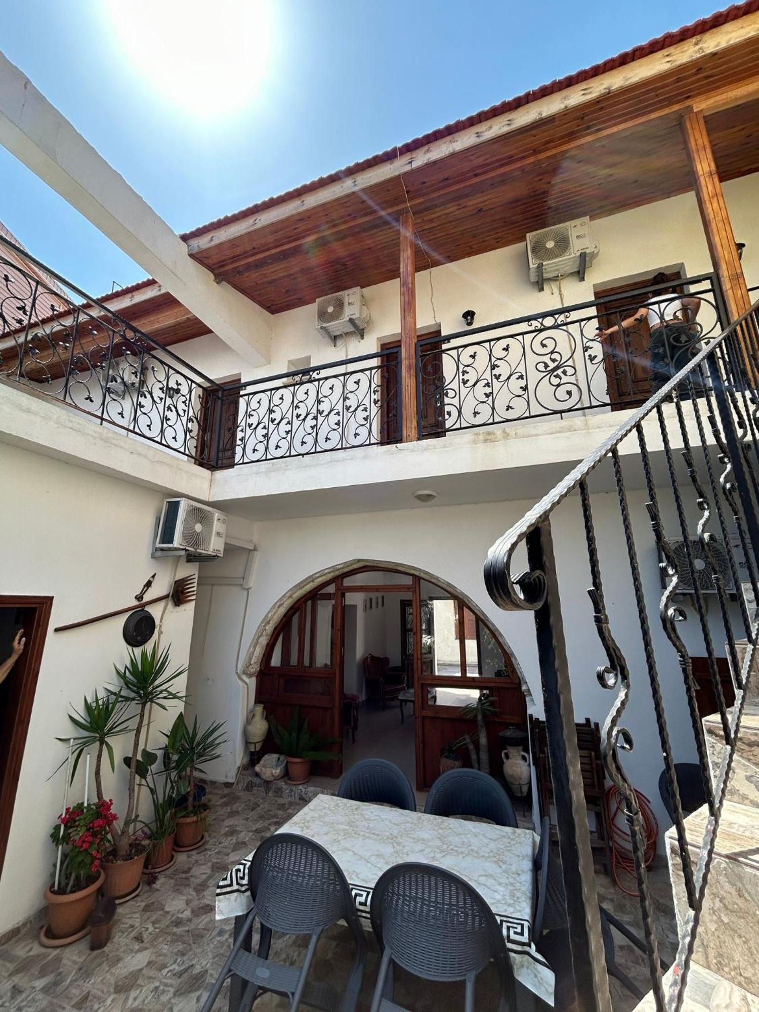 Magic Moon Guest House Famagusta  Buitenkant foto
