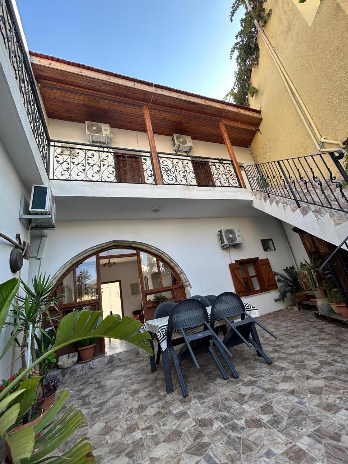 Magic Moon Guest House Famagusta  Buitenkant foto